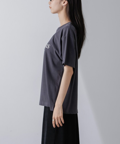 NANO universe(ナノユニバース)の「レタードグラフィックTシャツ(Tシャツ/カットソー・レディース・ベージュ/チャコール/ホワイト・FREE)」の18枚目の写真