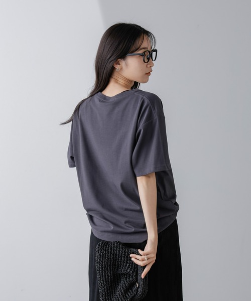 NANO universe(ナノユニバース)の「レタードグラフィックTシャツ(Tシャツ/カットソー・レディース・ベージュ/チャコール/ホワイト・FREE)」の10枚目の写真