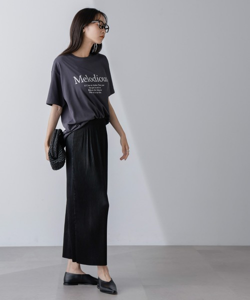 NANO universe(ナノユニバース)の「レタードグラフィックTシャツ(Tシャツ/カットソー・レディース・ベージュ/チャコール/ホワイト・FREE)」の7枚目の写真