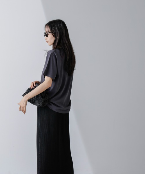 NANO universe(ナノユニバース)の「レタードグラフィックTシャツ(Tシャツ/カットソー・レディース・ベージュ/チャコール/ホワイト・FREE)」の6枚目の写真