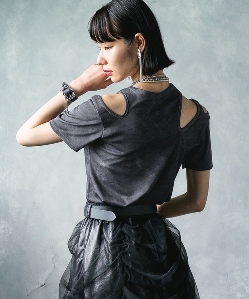 HARE（ハレ）の「【EDGY MODE】カットデザインリブT（Tシャツ/カットソー・レディース・ブラック/ホワイト・FREE）」の2枚目の写真