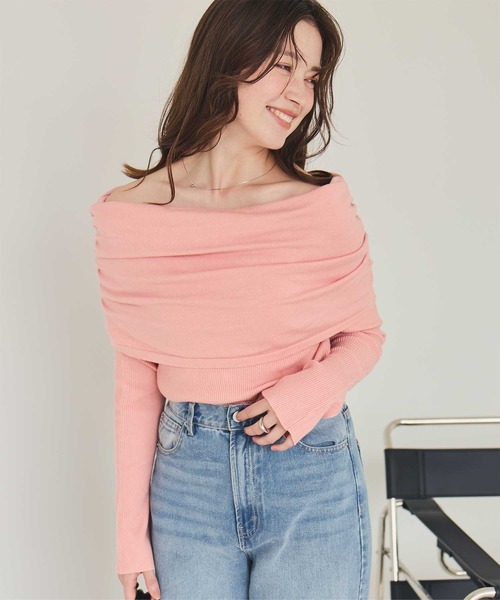 さゆ　ピンク オフショルダー ニットセーター VIS（ビス）の「【2WAY】オフショルダーにもなるVネックニット（ニット