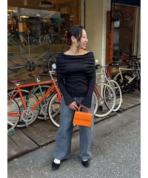 titivate(ティティベイト)の「オフショルダーニット(ニット/セーター・レディース・ブラウン/ライトグリーン/ピンク/チャコール・S/M)」の16枚目の写真