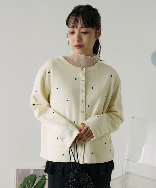 ハート刺繍 半袖カーディガン アイボリー バイカラーハート刺繍カーディガン – pium