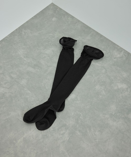 ADAM ET ROPE'（アダムエロペ）の「キリカエルーズニーハイソックス（ソックス/靴下・レディース・レッド/ブラック/ベージュ・FREE）」の2枚目の写真