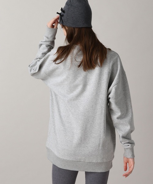 FOREVER 21（フォーエバー トゥエンティーワン）の「【2024FW】ピグメント裏毛グラフィックプルオーバー（スウェット・レディース・レッド/グレー/チャコールグレー/ネイビー・FREE）」の5枚目の写真