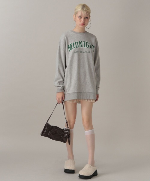 FOREVER 21（フォーエバー トゥエンティーワン）の「【2024FW】ピグメント裏毛グラフィックプルオーバー（スウェット・レディース・レッド/グレー/チャコールグレー/ネイビー・FREE）」の7枚目の写真