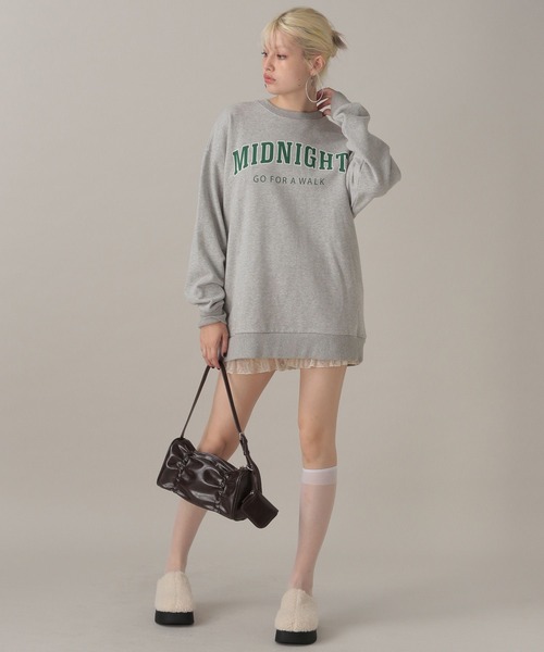 FOREVER 21（フォーエバー トゥエンティーワン）の「【2024FW】ピグメント裏毛グラフィックプルオーバー（スウェット・レディース・レッド/グレー/チャコールグレー/ネイビー・FREE）」の8枚目の写真