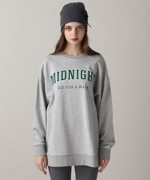 FOREVER 21（フォーエバー トゥエンティーワン）の「【2024FW】ピグメント裏毛グラフィックプルオーバー（スウェット・レディース・レッド/グレー/チャコールグレー/ネイビー・FREE）」の17枚目の写真