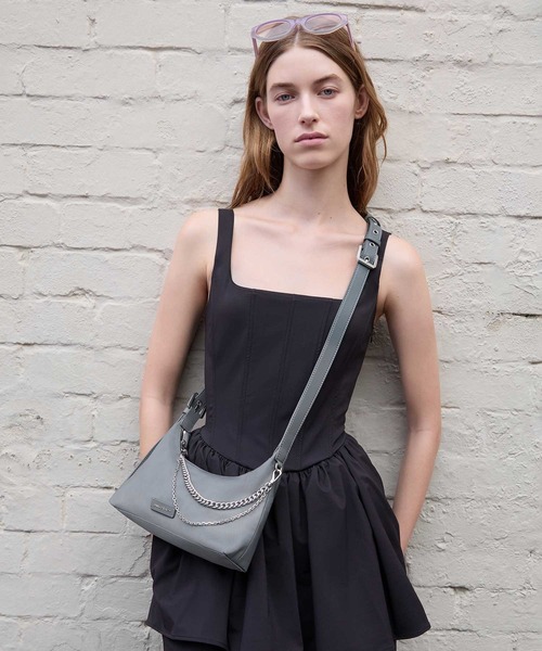 CHARLES & KEITH（チャールズ & キース）の「ナイロン チェーンリンク 