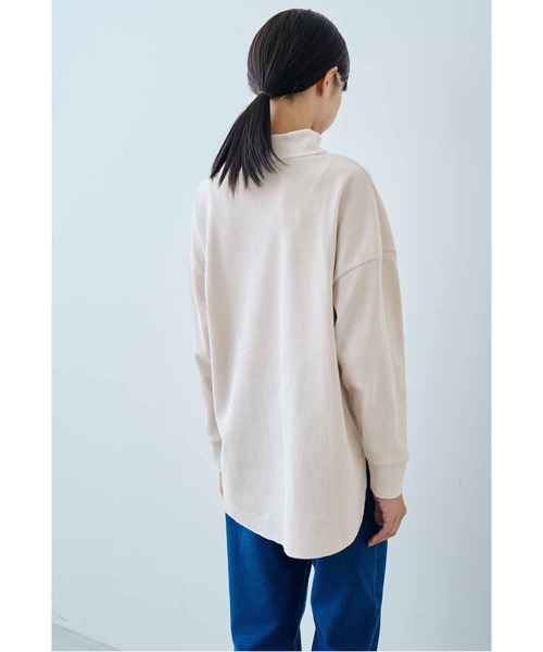 IEDIT（イディット）の「ＩＥＤＩＴ　ワッフル素材＆こなれシルエットで活躍　ユースフルハイネックトップス（Tシャツ/カットソー・レディース・スミクロ/杢グレー/アイボリー・M/L/LL/3L/S）」の14枚目の写真