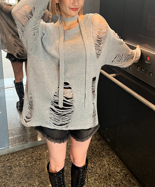 SPIRALGIRL（スパイラルガール）の「スカーフ付きダメージオーバーニット（ニット/セーター・レディース・ホワイト/ブラウン/グレー/ピンク・FREE）」の7枚目の写真