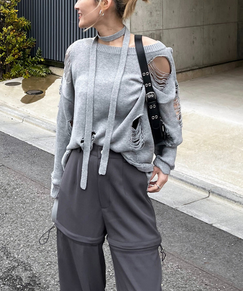 SPIRALGIRL（スパイラルガール）の「スカーフ付きダメージオーバーニット（ニット/セーター・レディース・ホワイト/ブラウン/グレー/ピンク・FREE）」の9枚目の写真