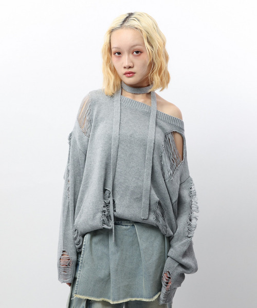 SPIRALGIRL（スパイラルガール）の「スカーフ付きダメージオーバーニット（ニット/セーター・レディース・ホワイト/ブラウン/グレー/ピンク・FREE）」の16枚目の写真