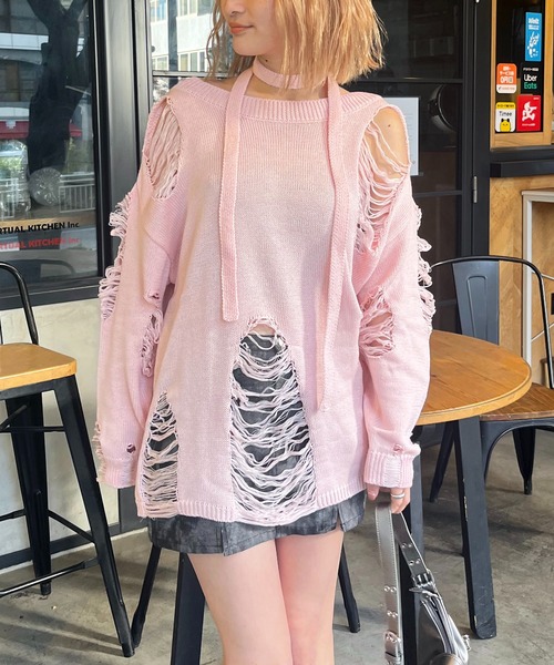 SPIRALGIRL（スパイラルガール）の「スカーフ付きダメージオーバーニット（ニット/セーター・レディース・ホワイト/ブラウン/グレー/ピンク・FREE）」の4枚目の写真