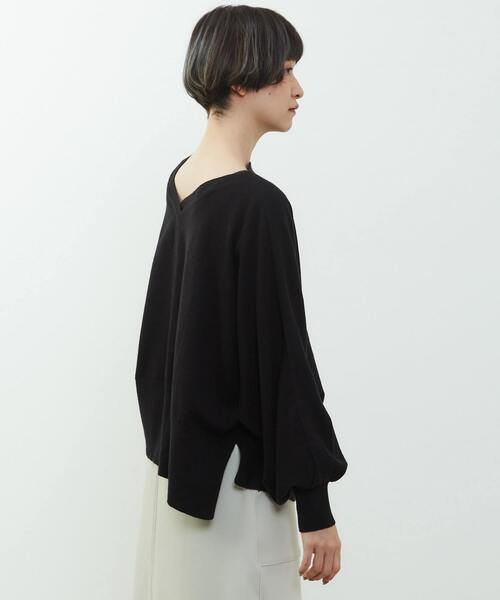 SOFFITTO(ソフィット)の「【nota della mano sinistra(ノータ デラ マノ シニストラ)】ドルマン2wayニットトップス(ニット/セーター・レディース・マジェンタ/ブラック・FREE)」の11枚目の写真