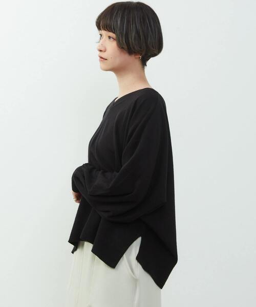 SOFFITTO(ソフィット)の「【nota della mano sinistra(ノータ デラ マノ シニストラ)】ドルマン2wayニットトップス(ニット/セーター・レディース・マジェンタ/ブラック・FREE)」の9枚目の写真