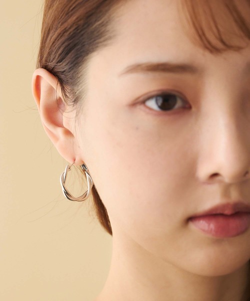 fifth(フィフス)の「ねじりフープピアス(ピアス(両耳用)・レディース・シルバー/ゴールド・FREE)」の6枚目の写真