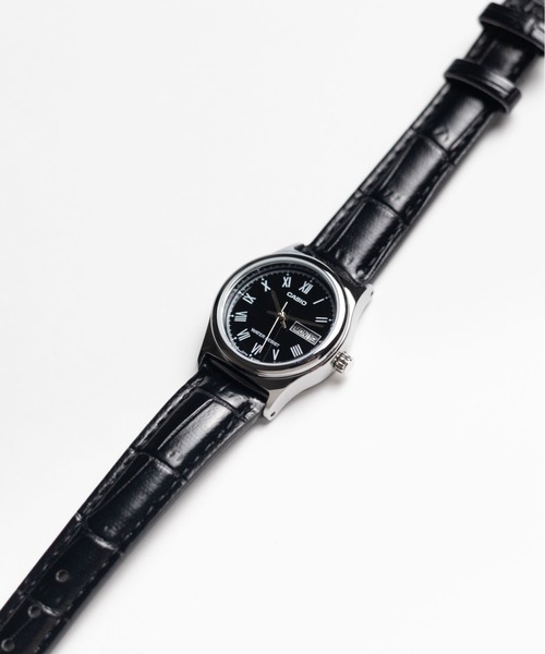 CASIO(カシオ)の「【60】【ITN】【CASIO】クラシック デイデイト ラウンド SV レザーベルト(アナログ腕時計・レディース・ホワイト/ブラック/ホワイト系その他・FREE)」の1枚目の写真