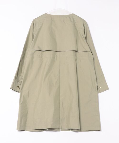 Q（キュー）の「ノーカラードットボタンコート（ノーカラーコート・レディース・オリーブ/グレイッシュベージュ・MEDIUM）」の3枚目の写真