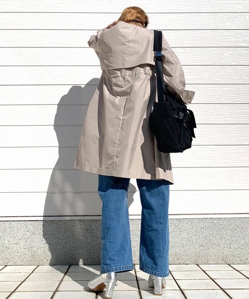 Q（キュー）の「ノーカラードットボタンコート（ノーカラーコート・レディース・オリーブ/グレイッシュベージュ・MEDIUM）」の8枚目の写真