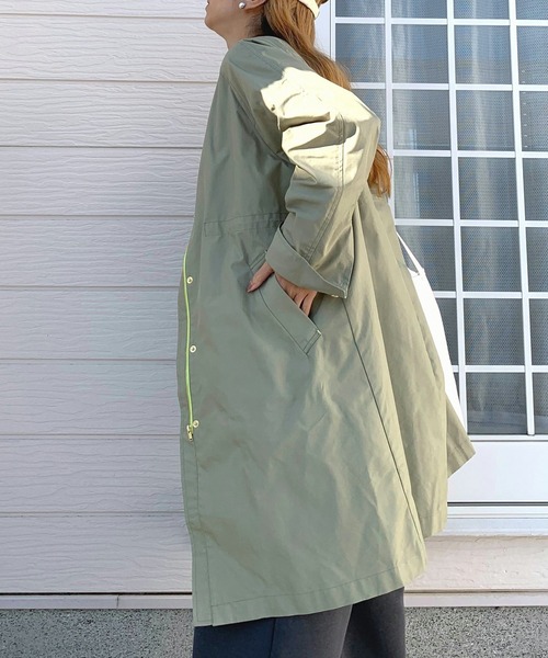 Q（キュー）の「ノーカラードットボタンコート（ノーカラーコート・レディース・オリーブ/グレイッシュベージュ・MEDIUM）」の10枚目の写真