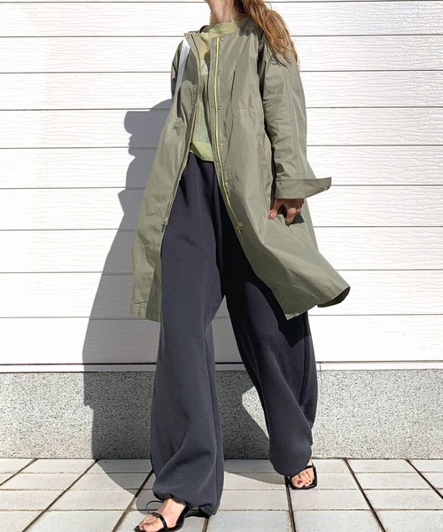 Q（キュー）の「ノーカラードットボタンコート（ノーカラーコート・レディース・オリーブ/グレイッシュベージュ・MEDIUM）」の6枚目の写真