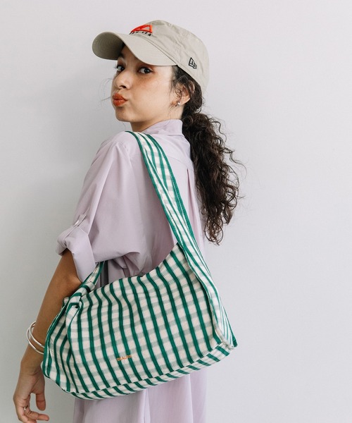 Beau're(ヴュレ)の「BEAURE ヴュレ ギンガムチェック HOBO BAG(ショルダーバッグ・レディース・ブラック/ブラウン/グリーン・FREE)」の17枚目の写真