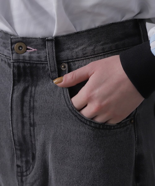 ROSE BUD（ローズバッド）の「カーブデニムパンツ（デニムパンツ・レディース・ブルー/ブラック・S/M）」の5枚目の写真