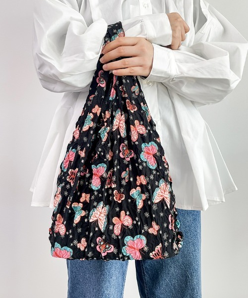 SEU（エスイーユー）の「全10色！花柄シャーリング絞りバッグ エコバッグ（ショルダーバッグ・レディース・ロイヤルブルー/ネイビー/パープル/レッド/ブルー/ローズ/ブラック/チャコール/オレンジ/イエロー・フリー）」の2枚目の写真