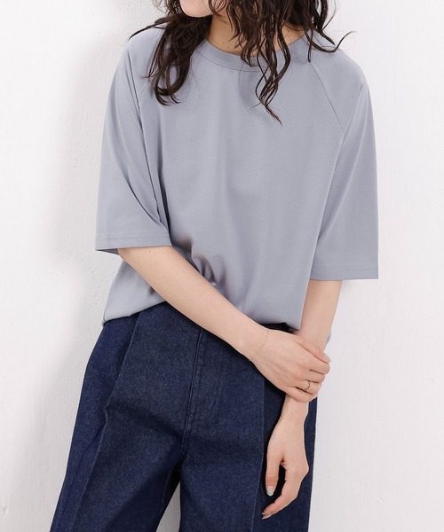 emesuelee（エメスーリー）の「汗じみ防止加工 表撥水 接触冷感 UV CUT クルーネックカットソー（Tシャツ/カットソー・レディース・ブルー/グレー/アイボリー/ブラック/ピンク・フリー）」の4枚目の写真