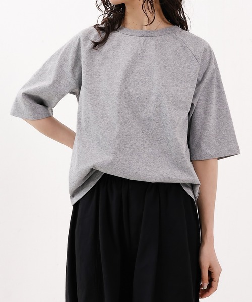 emesuelee（エメスーリー）の「汗じみ防止加工 表撥水 接触冷感 UV CUT クルーネックカットソー（Tシャツ/カットソー・レディース・ブルー/グレー/アイボリー/ブラック/ピンク・フリー）」の22枚目の写真
