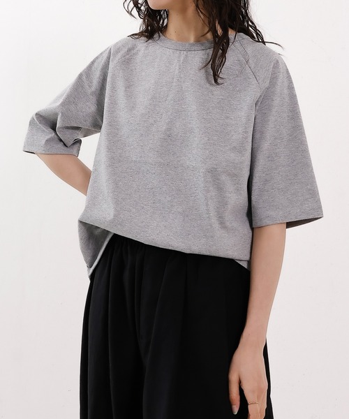 emesuelee（エメスーリー）の「汗じみ防止加工 表撥水 接触冷感 UV CUT クルーネックカットソー（Tシャツ/カットソー・レディース・ブルー/グレー/アイボリー/ブラック/ピンク・フリー）」の18枚目の写真