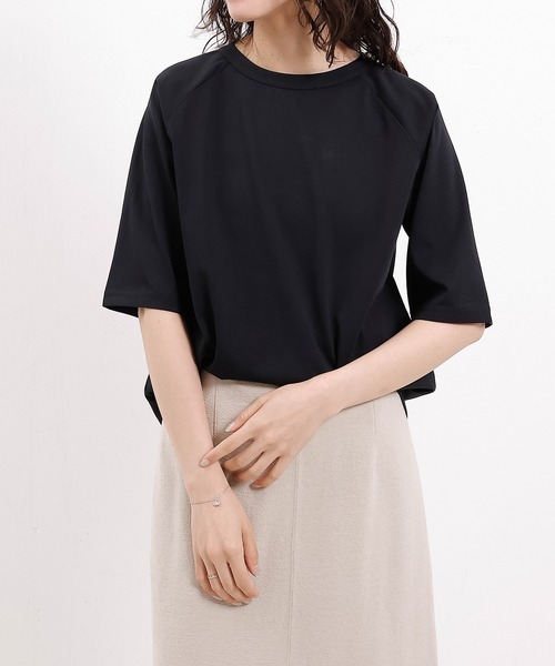 emesuelee（エメスーリー）の「汗じみ防止加工 表撥水 接触冷感 UV CUT クルーネックカットソー（Tシャツ/カットソー・レディース・ブルー/グレー/アイボリー/ブラック/ピンク・フリー）」の15枚目の写真