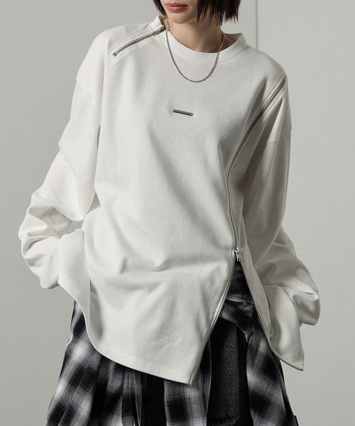 Alfred Alex(アルフレッドアレックス)の「【Alfred Alex】アシンメトリージップ メタルプレートTシャツ(Tシャツ/カットソー・メンズ・ブラック/ホワイト・M/L)」の2枚目の写真