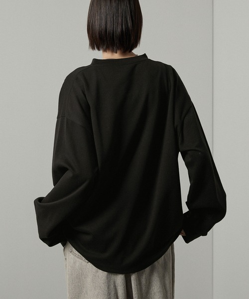 Alfred Alex(アルフレッドアレックス)の「【Alfred Alex】アシンメトリージップ メタルプレートTシャツ(Tシャツ/カットソー・メンズ・ブラック/ホワイト・M/L)」の12枚目の写真