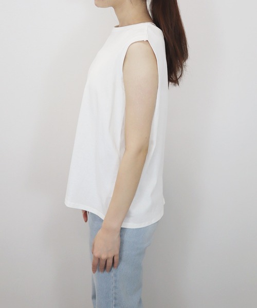 Reurie'(レウリィ)の「バックカットワークショルダータックノースリーブT/back cut work shoulder tuck nosleeve T カットソー 袖なし カジュアル 大人かわいい シンプル デザイン(Tシャツ/カットソー・レディース・チャコールグレー/ホワイト・FREE)」の8枚目の写真