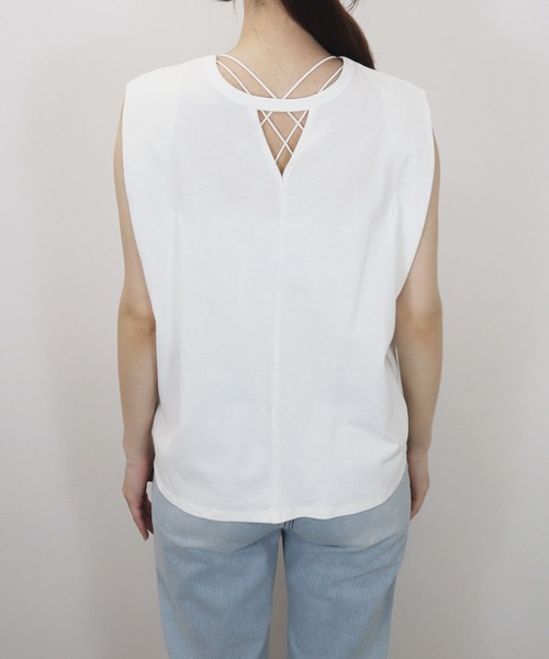 Reurie'(レウリィ)の「バックカットワークショルダータックノースリーブT/back cut work shoulder tuck nosleeve T カットソー 袖なし カジュアル 大人かわいい シンプル デザイン(Tシャツ/カットソー・レディース・チャコールグレー/ホワイト・FREE)」の9枚目の写真