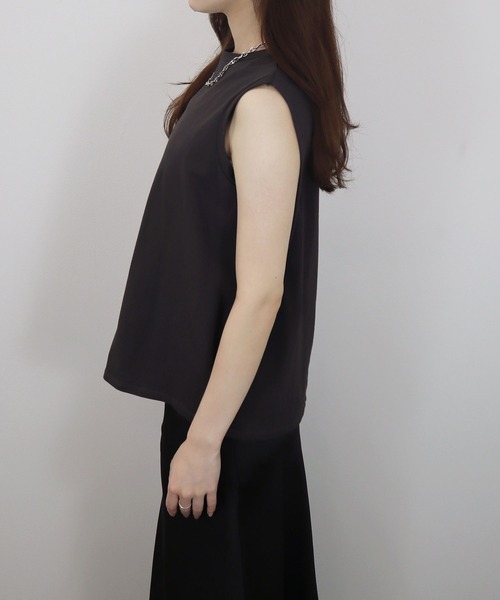 Reurie'(レウリィ)の「バックカットワークショルダータックノースリーブT/back cut work shoulder tuck nosleeve T カットソー 袖なし カジュアル 大人かわいい シンプル デザイン(Tシャツ/カットソー・レディース・チャコールグレー/ホワイト・FREE)」の13枚目の写真