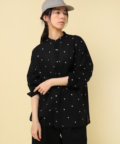 RNA-N（アールエヌエーエヌ）の「B2883 コットンリネンドットベーシックシャツ（シャツ/ブラウス・レディース・ブラック/グリーン/キナリ・FREE）」の2枚目の写真