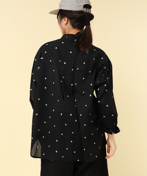 RNA-N（アールエヌエーエヌ）の「B2883 コットンリネンドットベーシックシャツ（シャツ/ブラウス・レディース・ブラック/グリーン/キナリ・FREE）」の5枚目の写真
