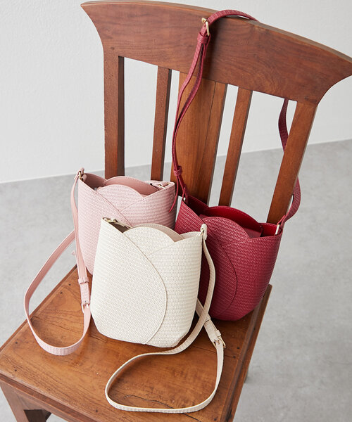 Another Branch olive des olive(アナザーブランチオリーブデオリーブ)の「チューリップショルダーバッグ(ショルダーバッグ・レディース・アイボリー/ピンク/レッド・FREE)」の2枚目の写真