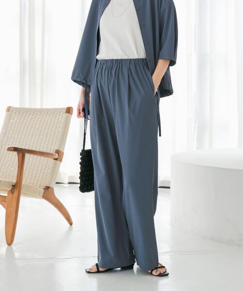 URBAN RESEARCH DOORS（アーバンリサーチドアーズ）の「『仁村紗和さん着用』『UR TECH』サマシェアストレートイージーパンツ（その他パンツ・レディース・チャコールグレー/ブルー・SMALL/MEDIUM）」の2枚目の写真