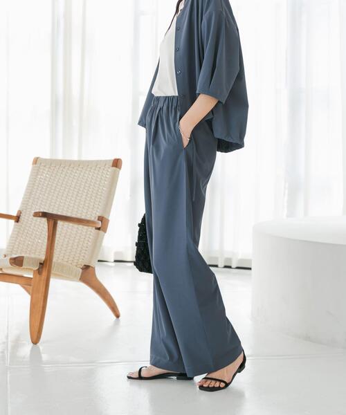 URBAN RESEARCH DOORS（アーバンリサーチドアーズ）の「『仁村紗和さん着用』『UR TECH』サマシェアストレートイージーパンツ（その他パンツ・レディース・チャコールグレー/ブルー・SMALL/MEDIUM）」の5枚目の写真