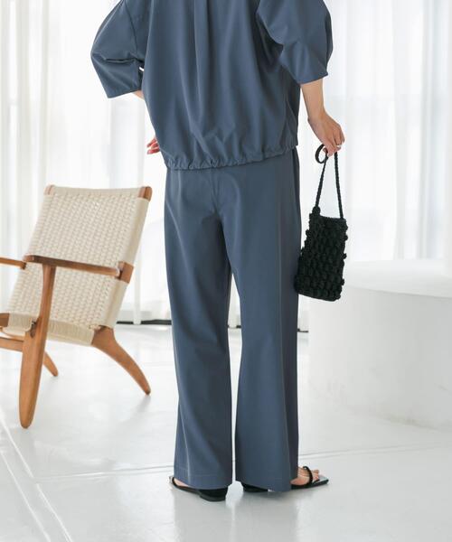 URBAN RESEARCH DOORS（アーバンリサーチドアーズ）の「『仁村紗和さん着用』『UR TECH』サマシェアストレートイージーパンツ（その他パンツ・レディース・チャコールグレー/ブルー・SMALL/MEDIUM）」の7枚目の写真