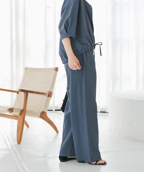 URBAN RESEARCH DOORS（アーバンリサーチドアーズ）の「『仁村紗和さん着用』『UR TECH』サマシェアストレートイージーパンツ（その他パンツ・レディース・チャコールグレー/ブルー・SMALL/MEDIUM）」の9枚目の写真