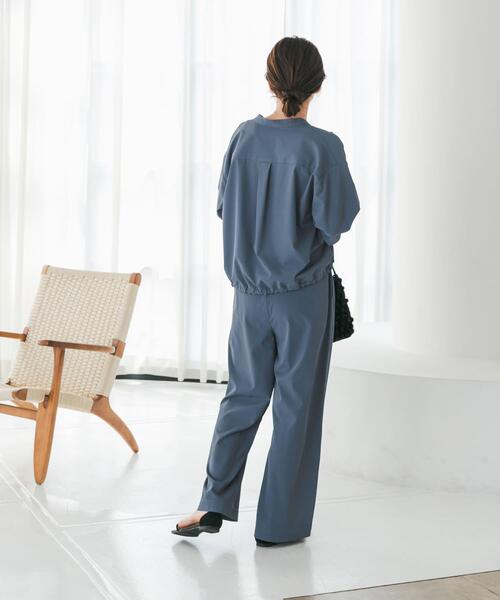 URBAN RESEARCH DOORS（アーバンリサーチドアーズ）の「『仁村紗和さん着用』『UR TECH』サマシェアストレートイージーパンツ（その他パンツ・レディース・チャコールグレー/ブルー・SMALL/MEDIUM）」の12枚目の写真