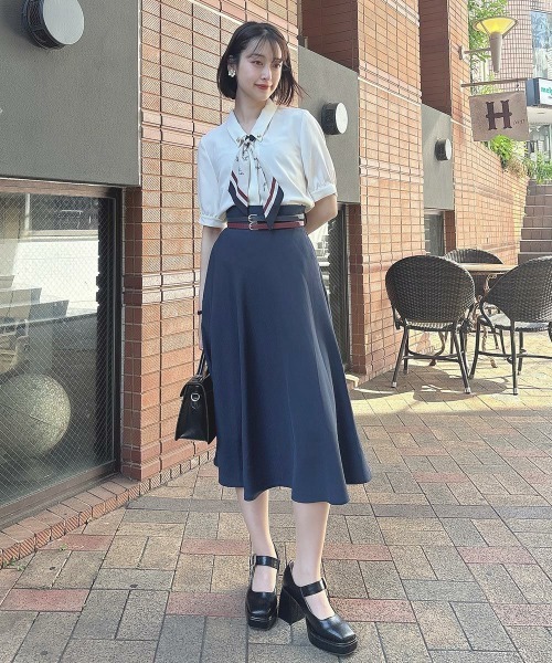 an another angelus（アンアナザーアンジェラス）の「ダブルベルトサマーツイードフレアースカート　夏服（スカート・レディース・ブルーグリーン/ネイビー・FREE）」の5枚目の写真