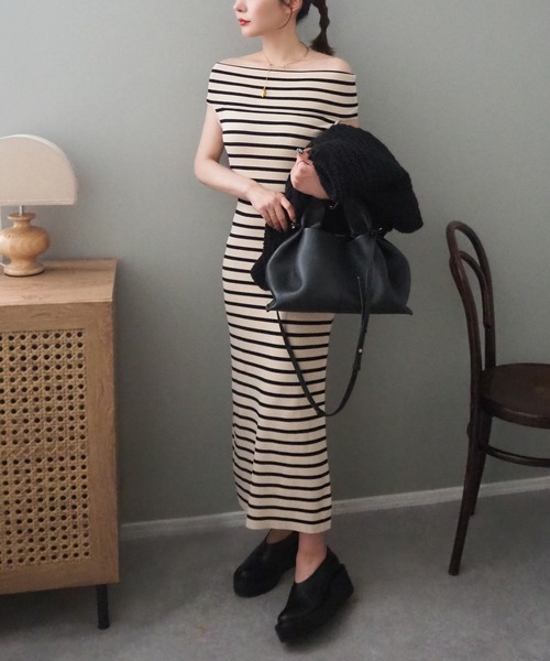 LAULEN(ローレン)の「offshoulder tight long dress /オフショルダー半袖タイトロングワンピース(ワンピース・レディース・ベージュ×ブラック/ブラック・FREE)」の3枚目の写真