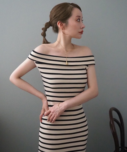 LAULEN(ローレン)の「offshoulder tight long dress /オフショルダー半袖タイトロングワンピース(ワンピース・レディース・ベージュ×ブラック/ブラック・FREE)」の7枚目の写真